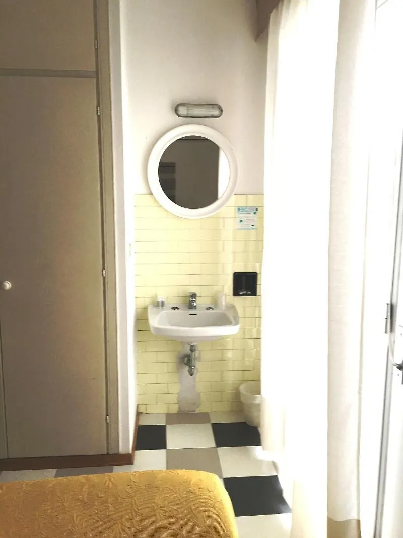 Hotel B&B Nizza Riccione 2*,  Italien